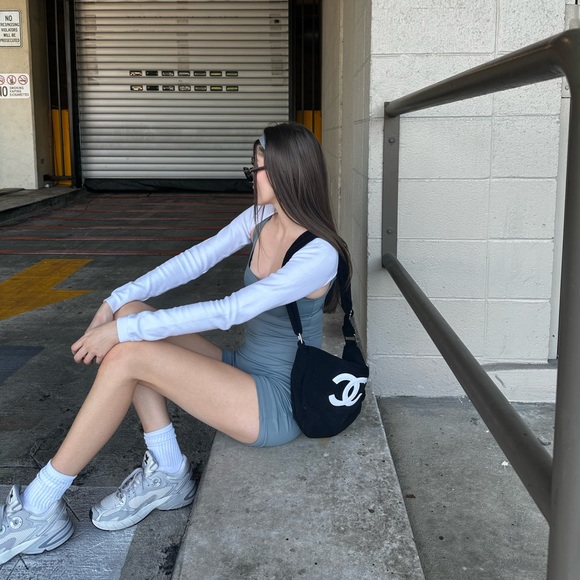 Meshki Seamless Romper - Picture 6 of 8